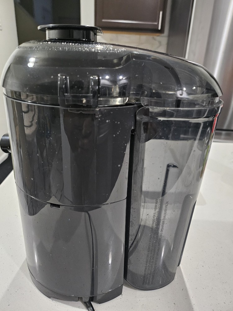 BLACK+DECKER JE2400BD 400W Fruit and Vegetable Juice Extractor