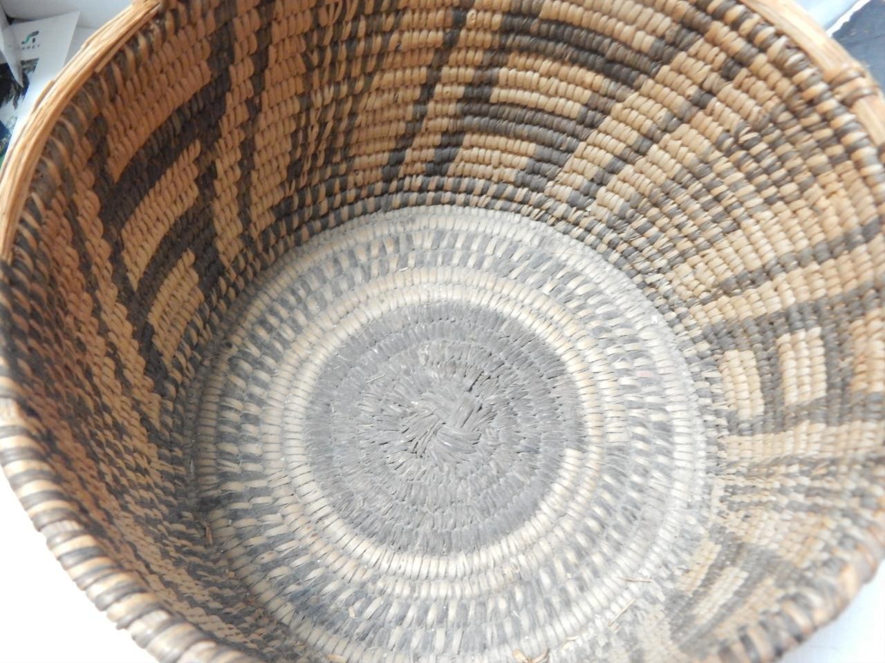 LARGE c1890s ANTIQUE PIMA INDIAN BOWL FORM BASKET - DYNAMIC DESIGN