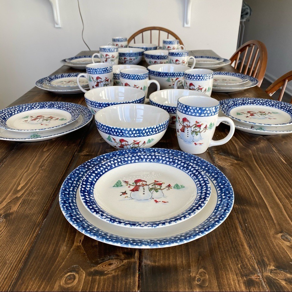 Christmas Dinnerware Set 32 Piece Serves 8