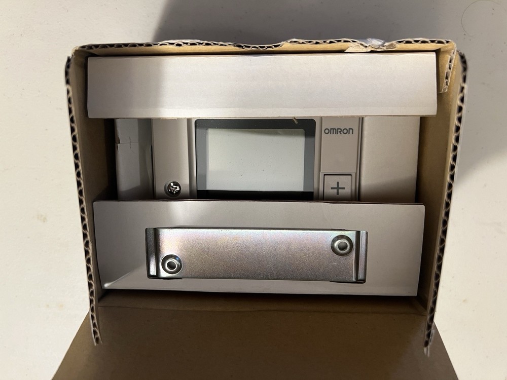 OMRON H5LA TIMER SWITCH NEW IN BOX