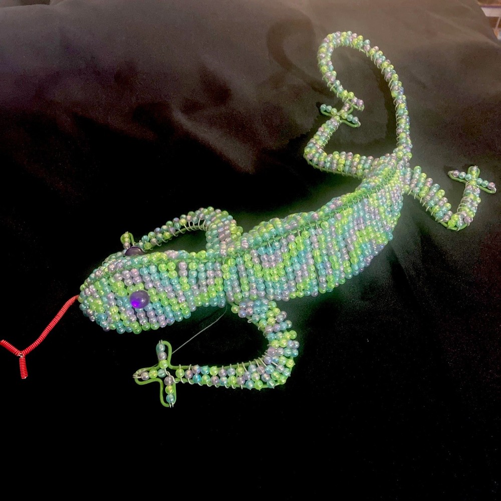 Wire & Beaded Salamander Lizard Sculpture Wall Decor 16”