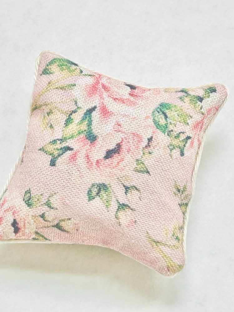 Miniature 1:12 Scale Handcrafted Pillows Decorative Pillows / 1 Pillow
