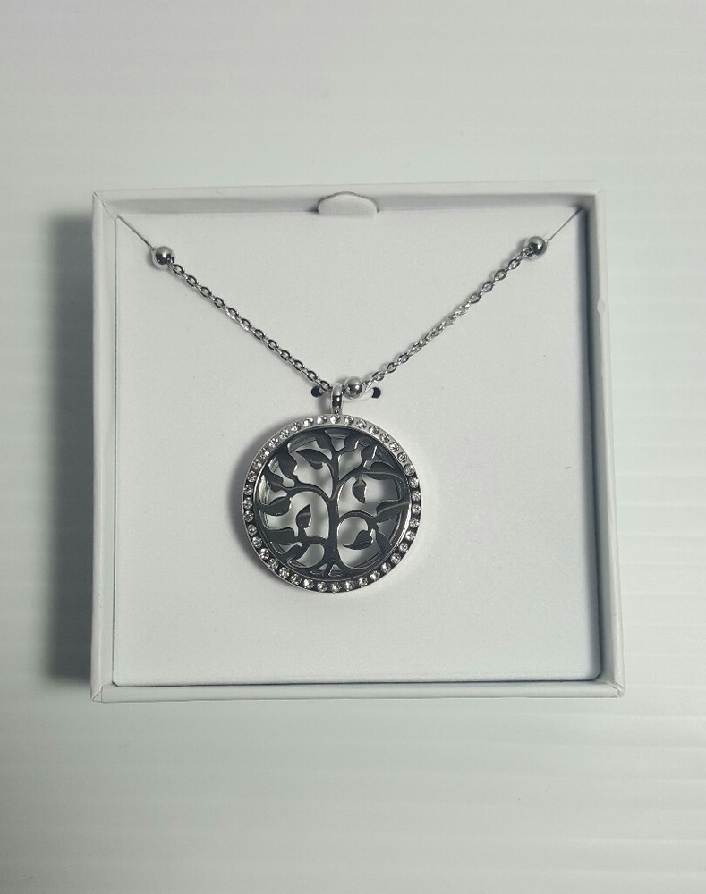 Premium Aromatherapy Oil Diffuser Necklace with 3 reusable Pads