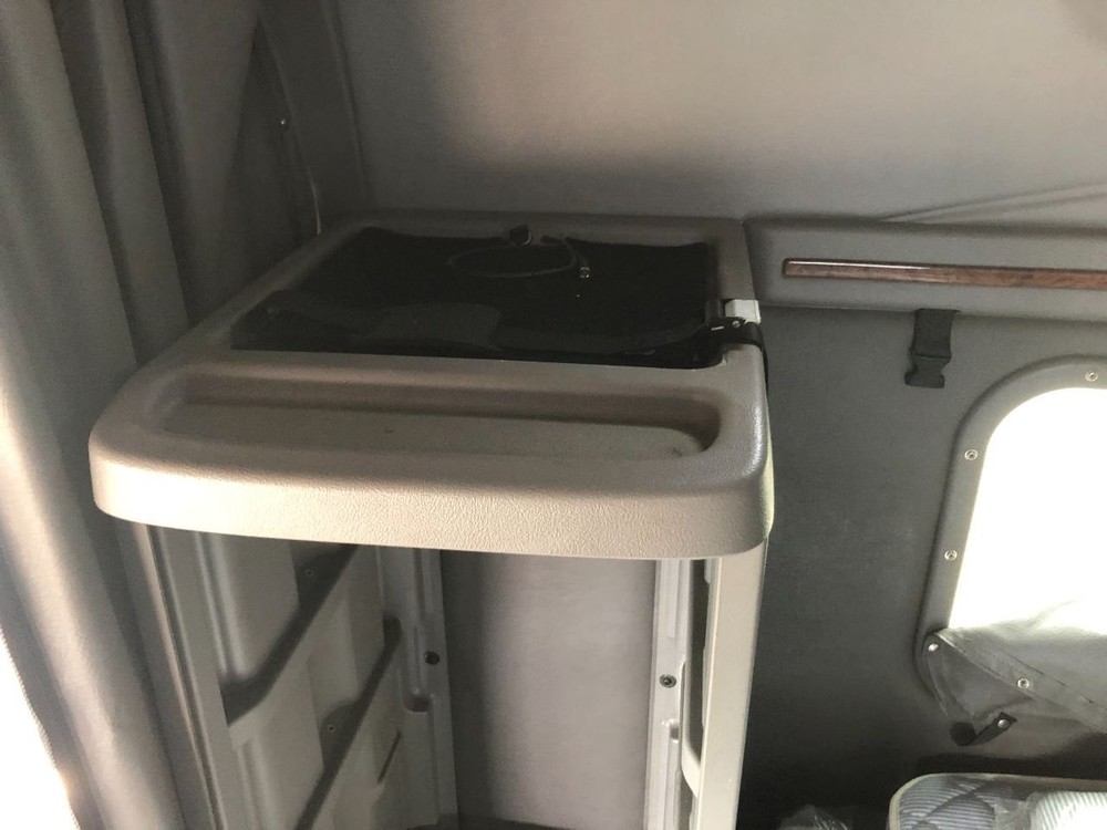 Peterbilt 387 Right/Passenger Sleeper Cabinet - Used