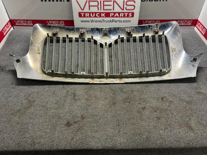 INTERNATIONAL 3551015C94 GRILLE