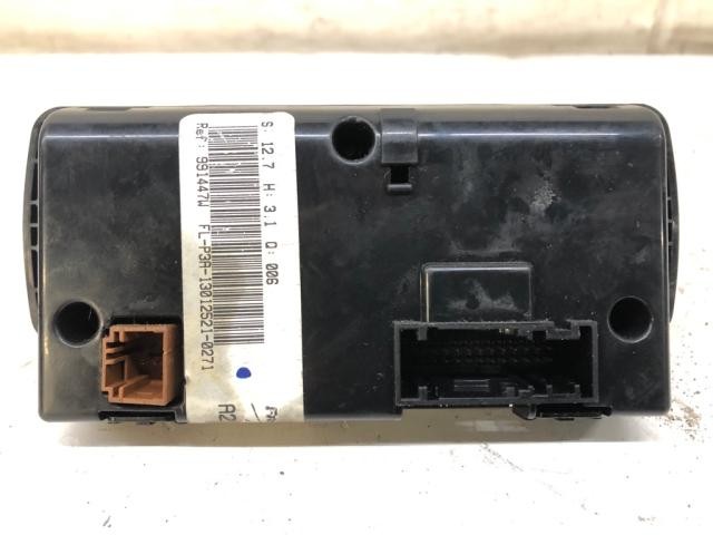 2014 Freightliner CASCADIA Heater & AC Temp Control: 3 Knobs 3 Buttons