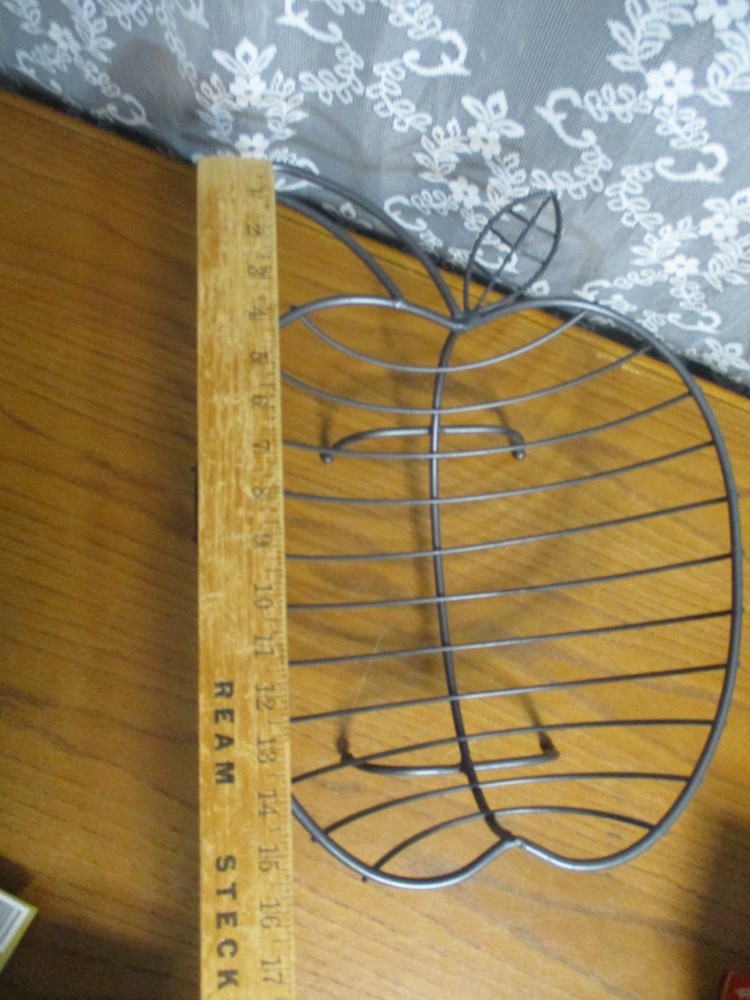 Heavy Metal Wire Apple-Shaped Fruit Basket