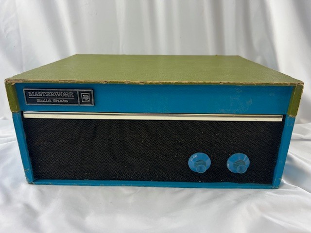 Vintage Columbia Masterwork Solid State Model M-2201 Travel Record Player