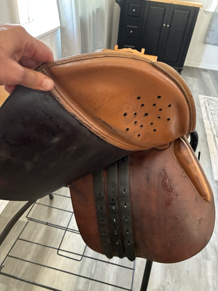 Beval LTD huntseat saddle