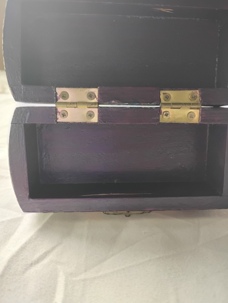 small painted box with tiger, elephant, zebra, lion, monkey