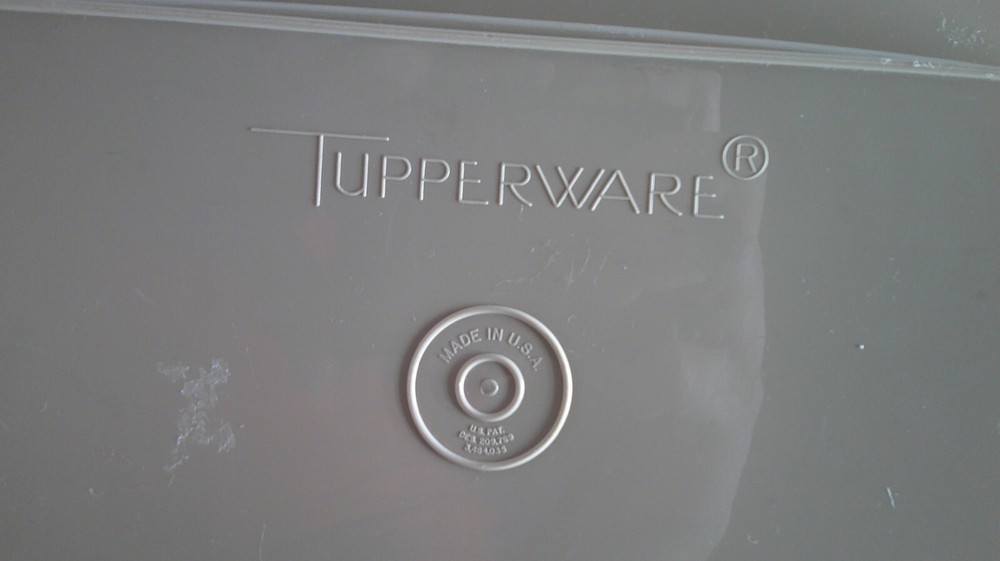 Vintage Tupperware Tan Deviled Egg Keeper/Carrier 723-1 base 722-1 top
