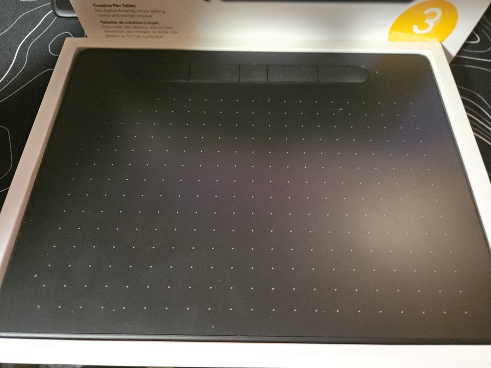 USED Wacom Intuos - Medium Bluetooth Graphics Drawing Tablet