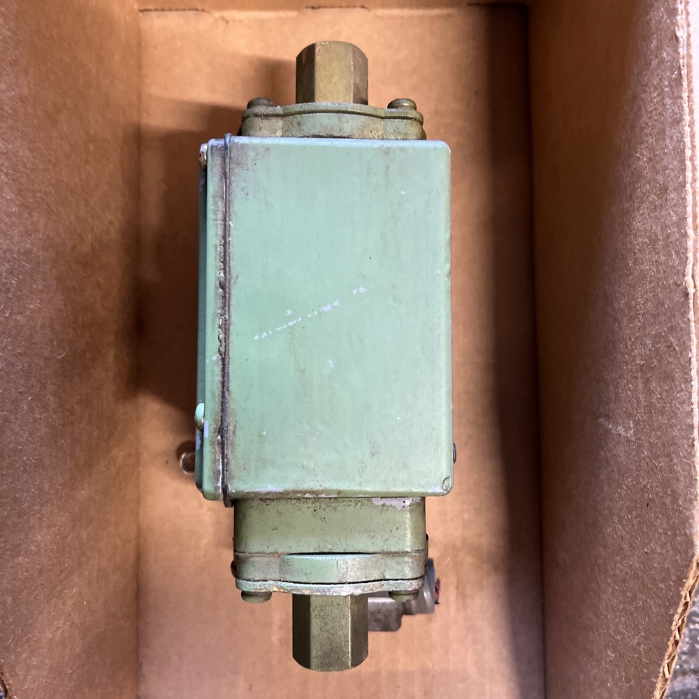 Square D - 9012 GGW-4 0333 Difference Pressure Actuator Switch - Series C (used)