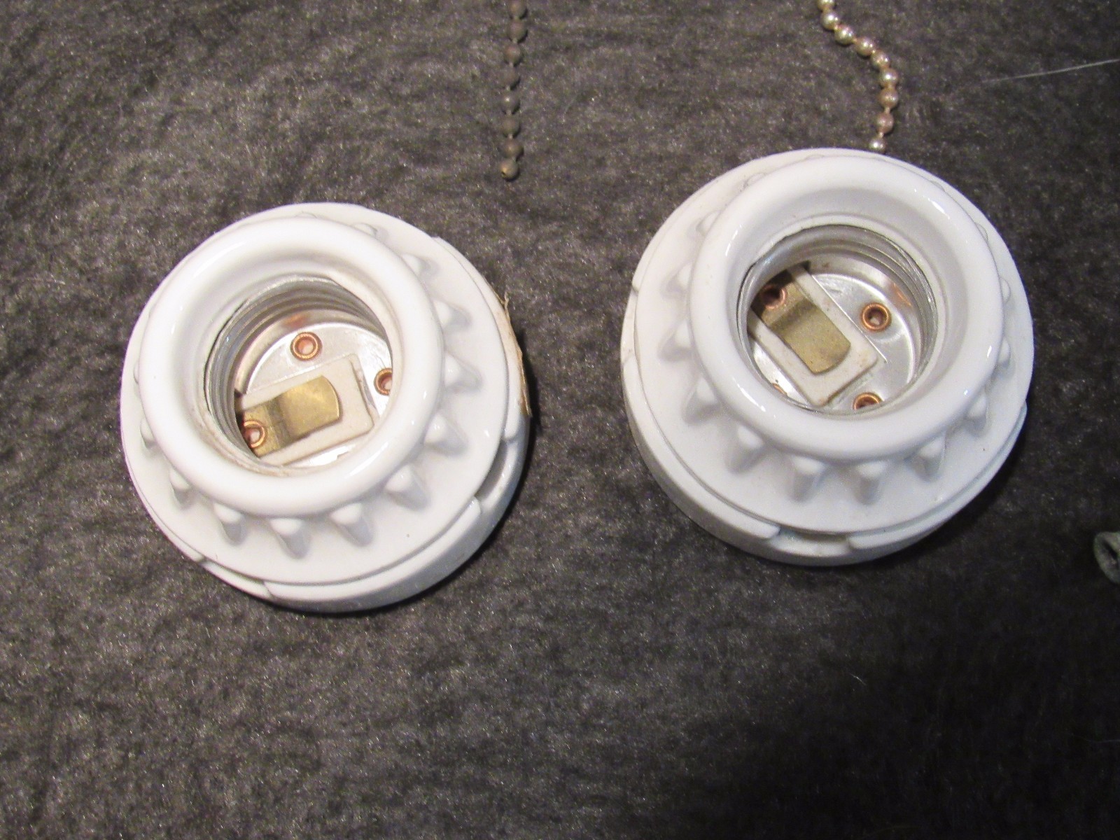 1 Antique Medium Base Two Piece Screw Top Switched Porcelain Light Socket Switch