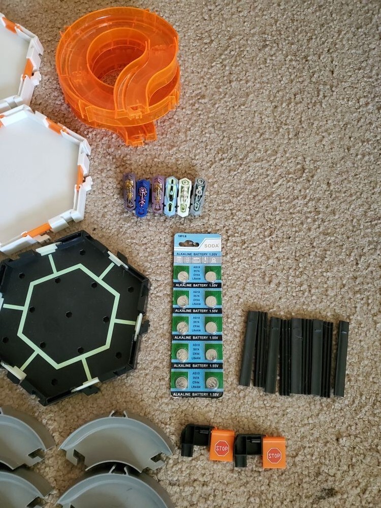 Hexbugs And Tracks