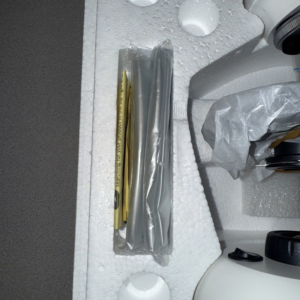 Motic Instruments M3604-3 Microscope. Swiftline with LED LIGHT. READ