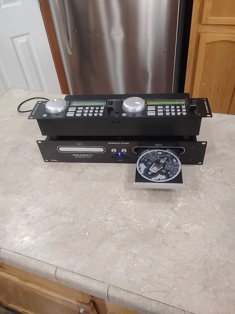 American Audio dcd-pro310 Professional Dj Controller & Dual Cd Player + Cable