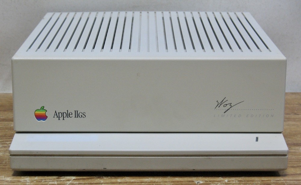 Apple IIGS Woz Edition Computer (A2S6000)