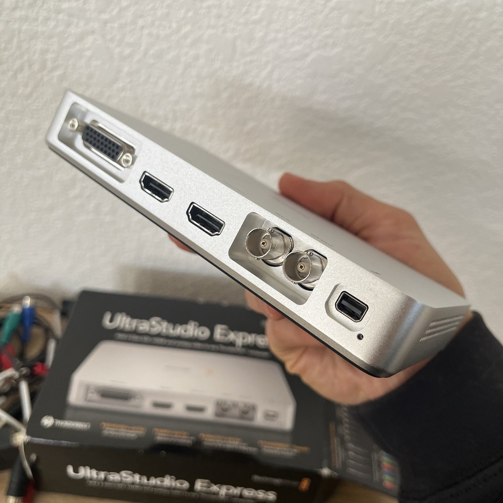 Blackmagic Design UltraStudio Express Thunderbolt Cables