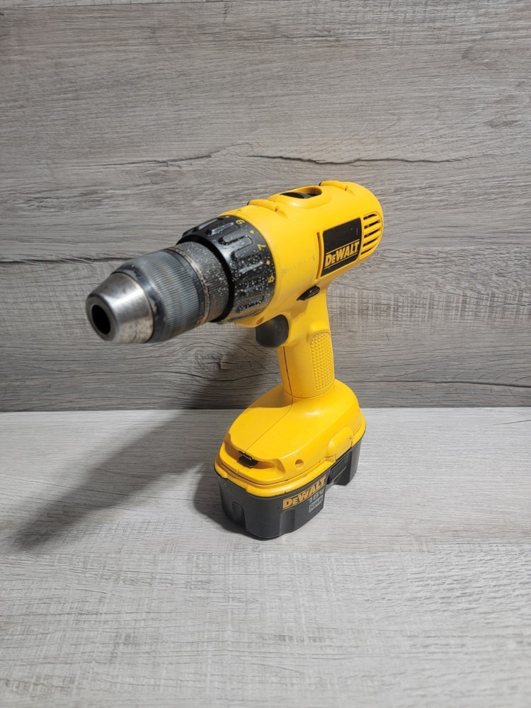 DeWalt DW959 Cordless Drill Charger And Battery