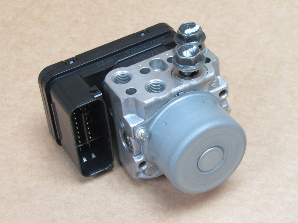 Suzuki SV 650 2022 858 miles ABS pump control module (10497)