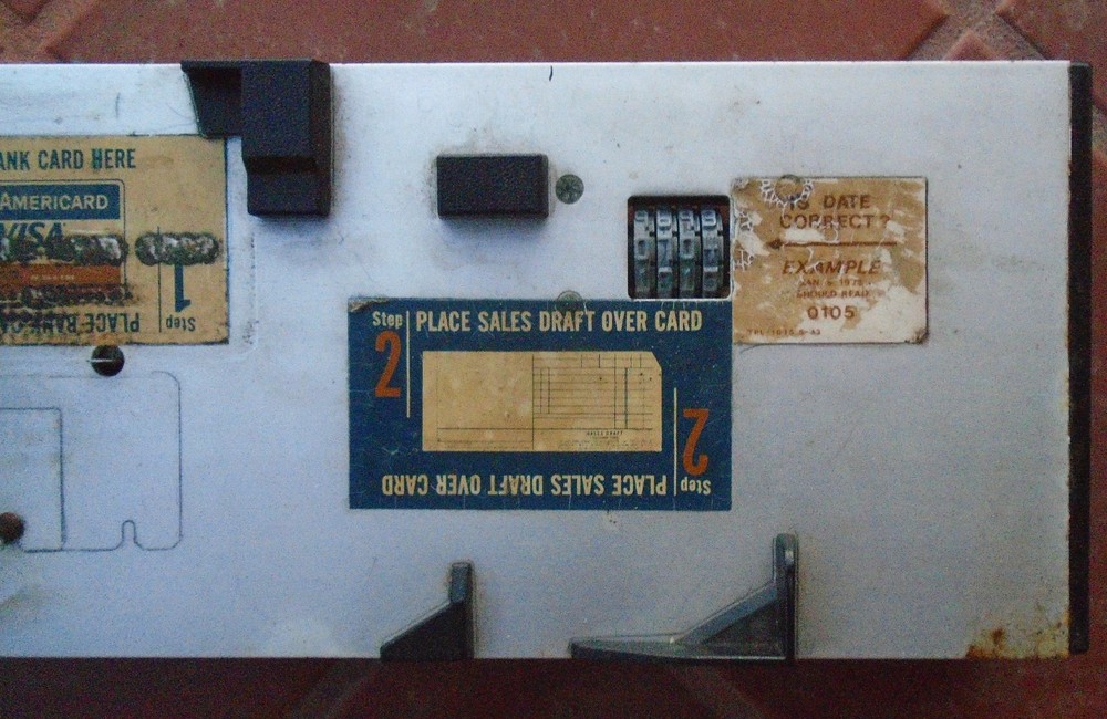 ORIGINAL 1960s CHARGE CARD MACHINE.ADJUSTABLE DATE..GREAT CONDITION