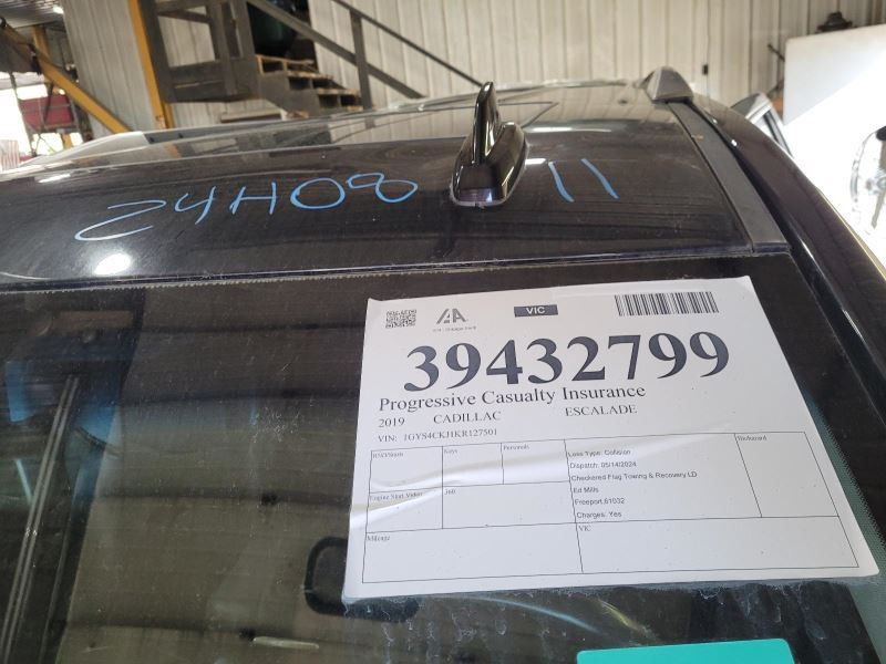 ESCALADE 2019 Air Shutter 1896181