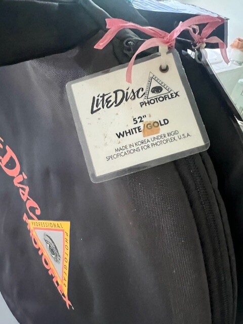 PHOTOFLEX COLLAPSABLE REFLECTOR DISC 52" - GOLD & WHITE