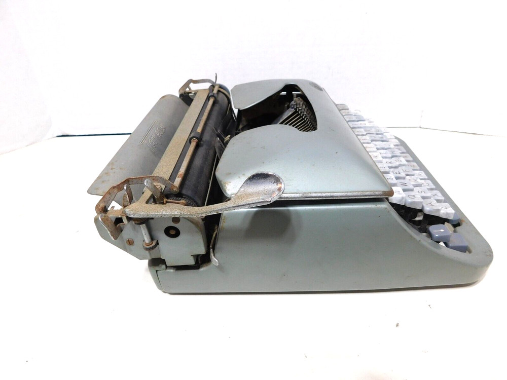 1956 Torpedo 20 Typewriter Serial #898475