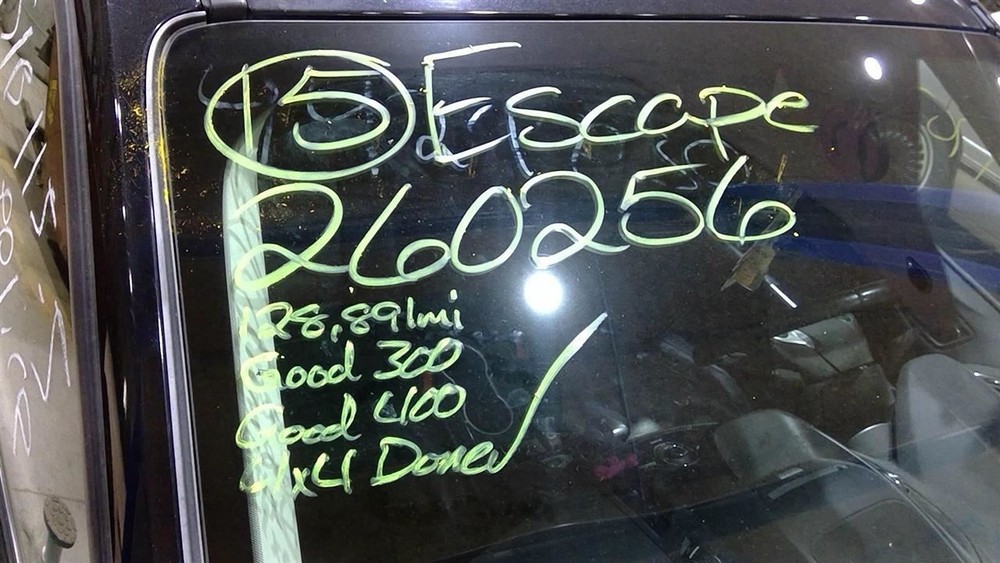 ESCAPE 2015 Glove Box 970209