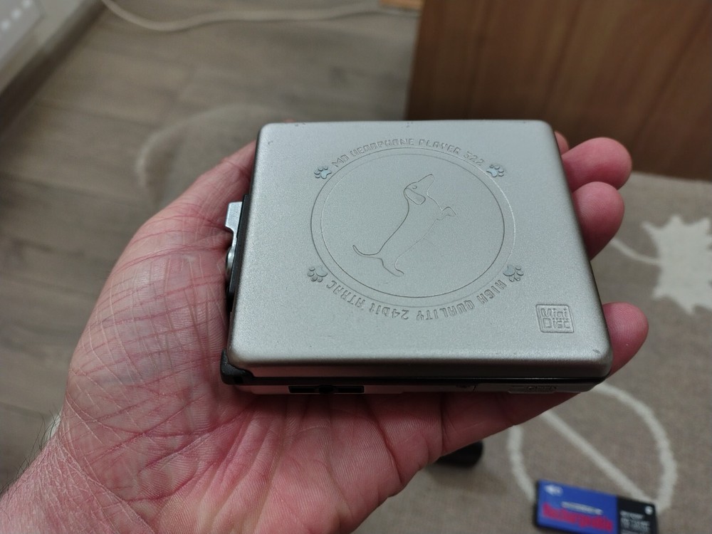 Sharp MD SS-322-N MiniDisk Headphone Player - Silver Fully Working Great Shape