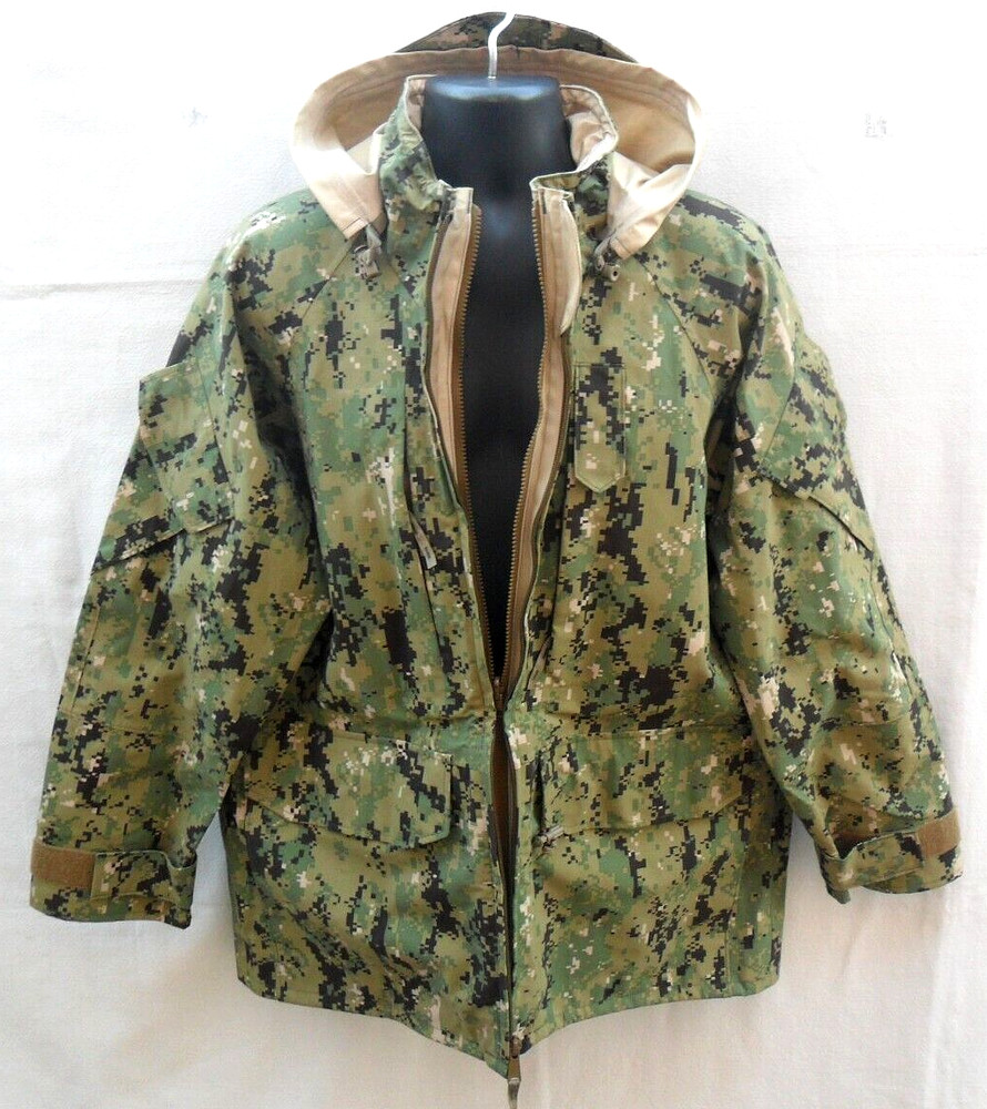 US NAVY ISSUE UNIFORM PARKA WORKING TYPE III CAMO PTFE LAMINATE MEDIUM REG EUC!!