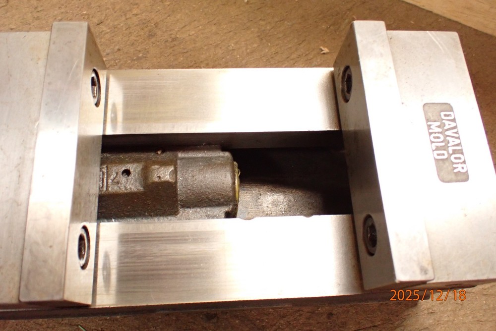 KURT D40 MILLING MILL MACHINE VISE