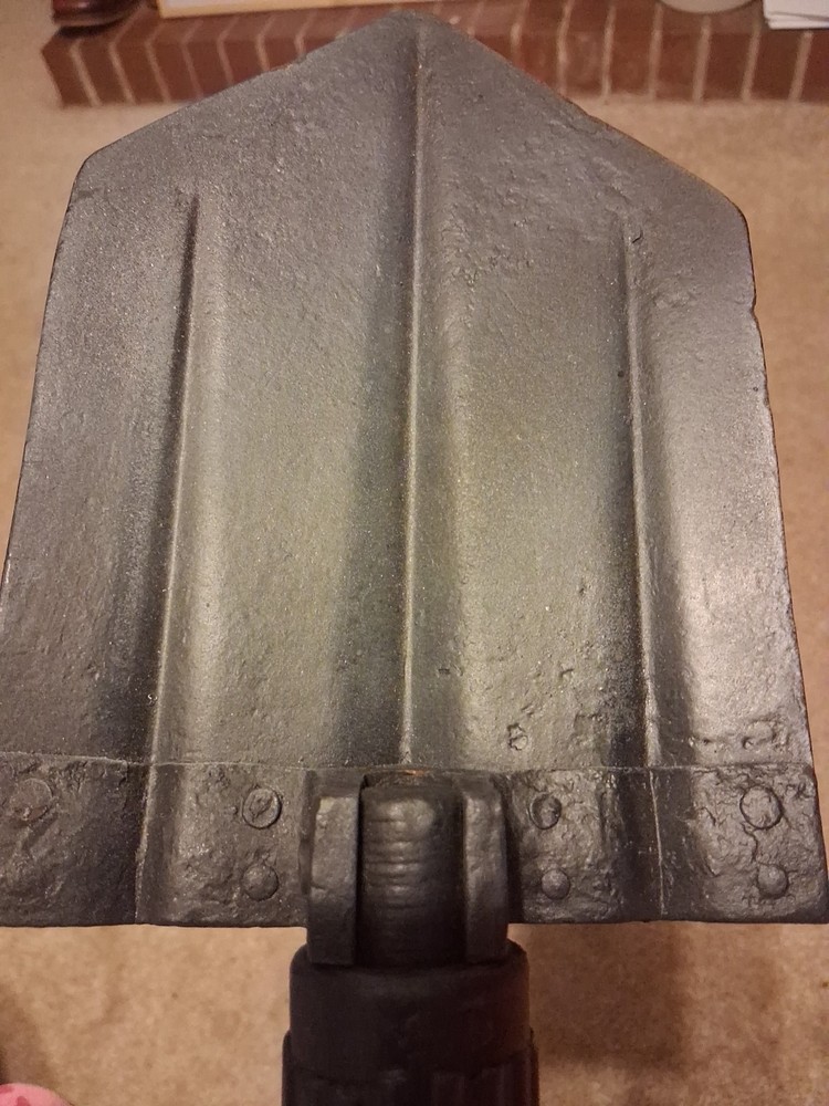 WW2 German Folding Entrenching Tool