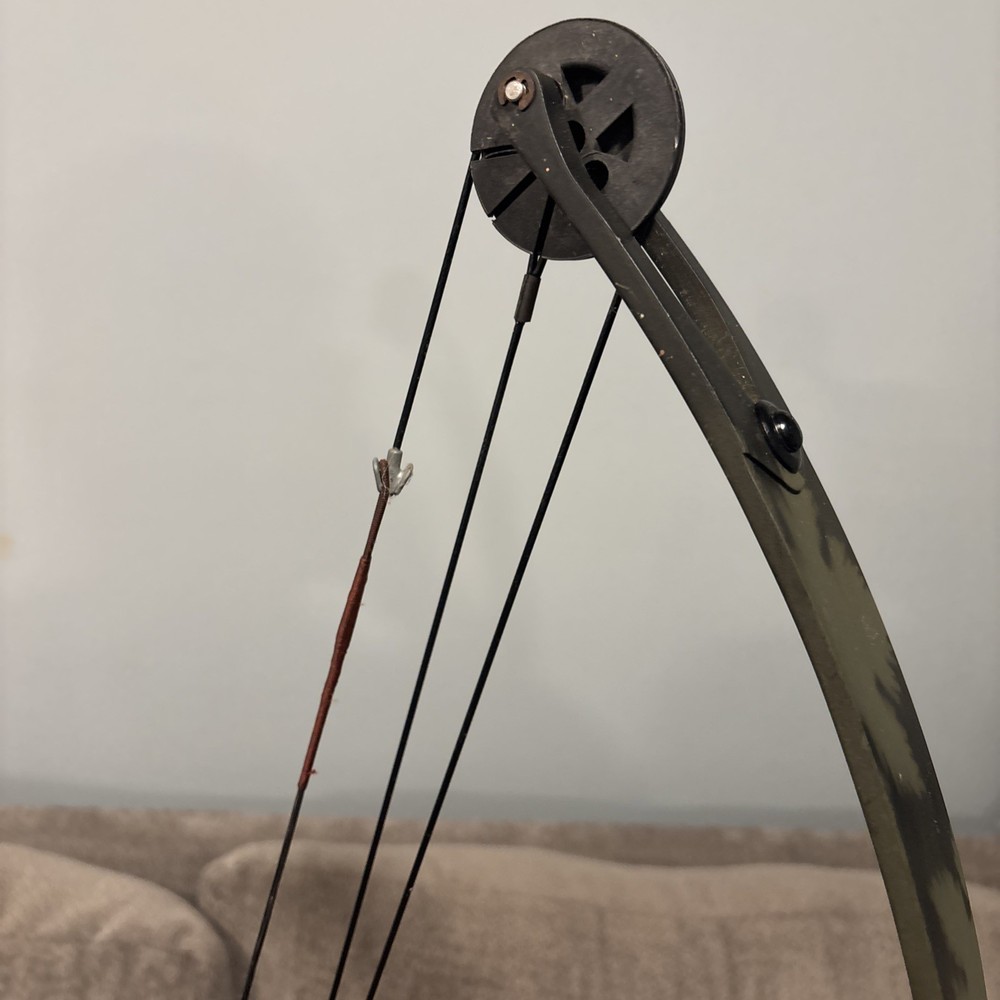 PSE Elite Graphite Compound Bow RH Cobra Sights With Manuals