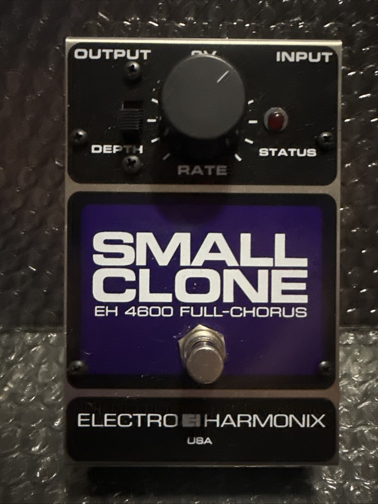 Electro-Harmonix EH 4800 Small Clone Full Chorus Guitar Pedal