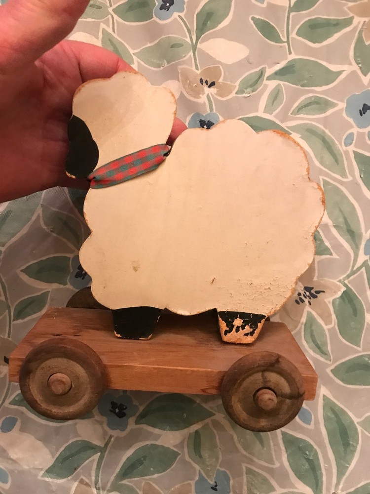 DECORATIVE LAMB PULL TOY