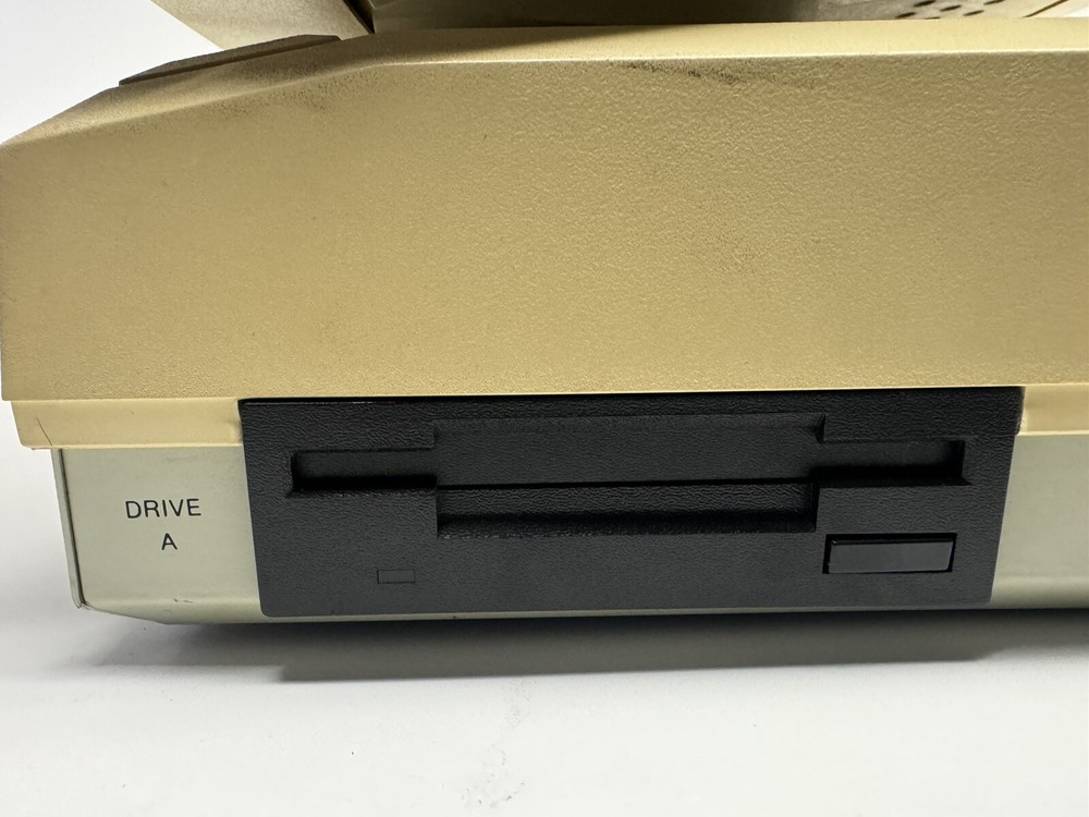 Vintage Zenith Data Systems 14ZDC3 Eazy PC Computer Powers Up