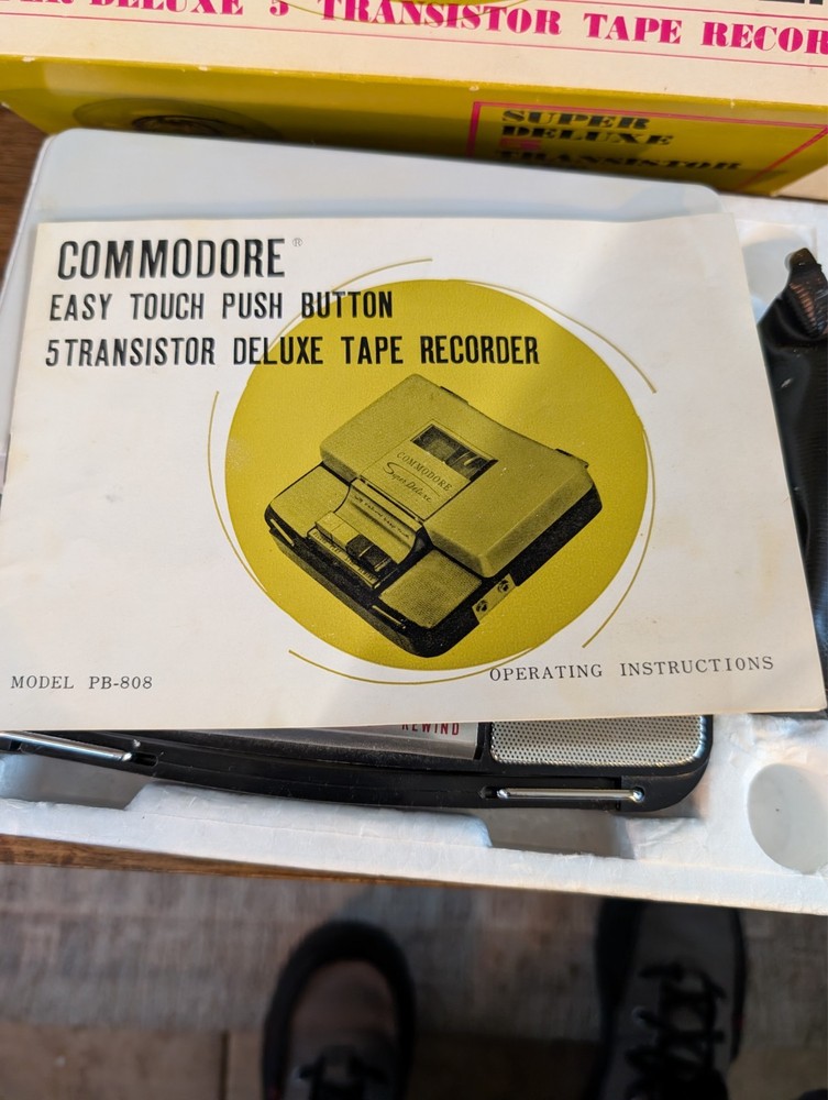 COMMODORE CORDER SUPER DELUXE 5 TRANSISTOR - TAPE RECORDER MODEL PB-808