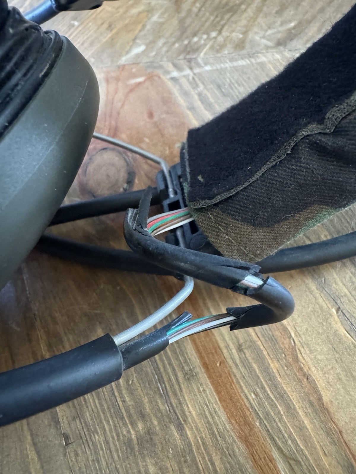 MSA SORDIN 75311 Dual Comms Headset and Carrying Case -Brittle Wire sleeve-