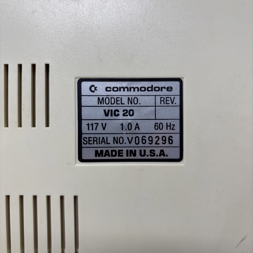 Commodore Vic-20 Computer - w/ PET Keys - Works Great No Cables