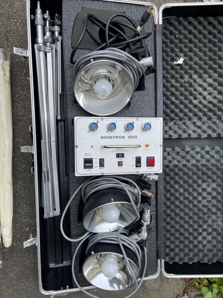 Novatron 1000 lights
