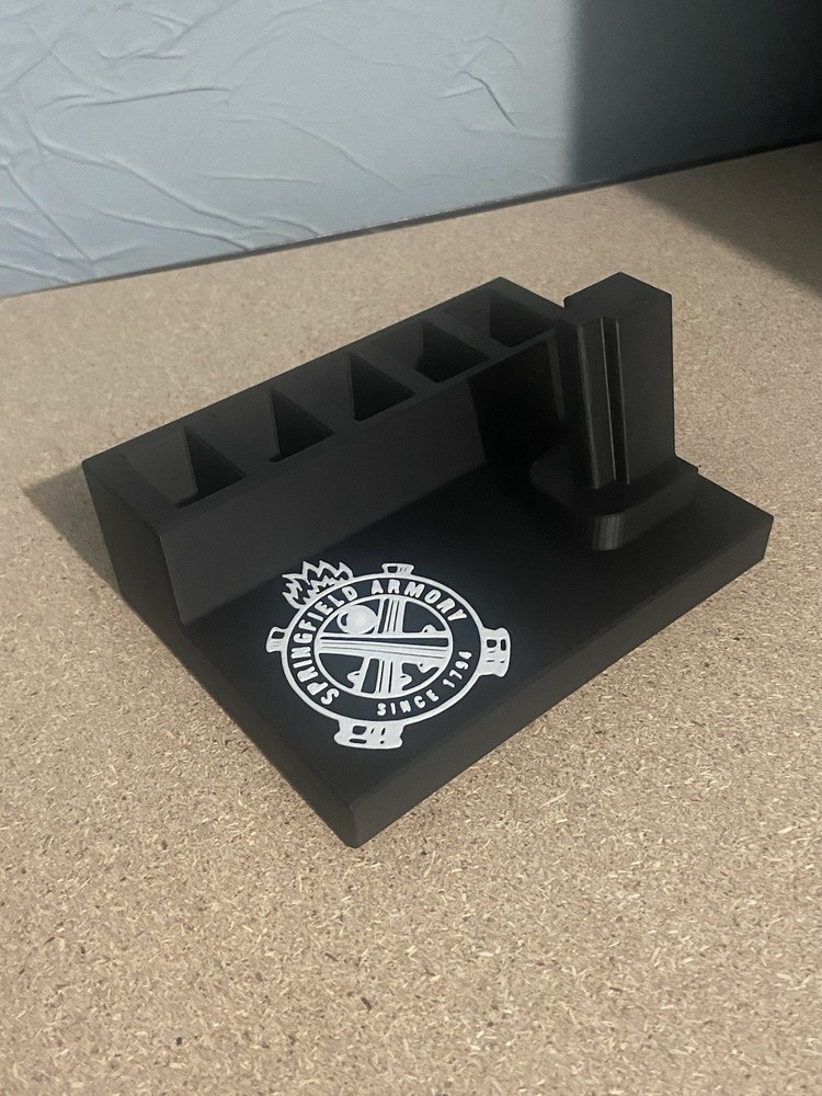 Springfield Hellcat Pro 9mm Stand And Magazine Holder