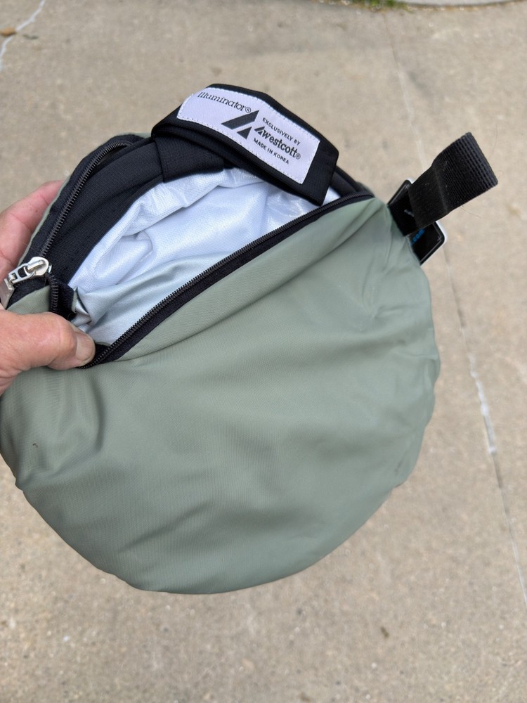 Westcott Illuminator Reflector – Silver/White Collapsible (with Case)