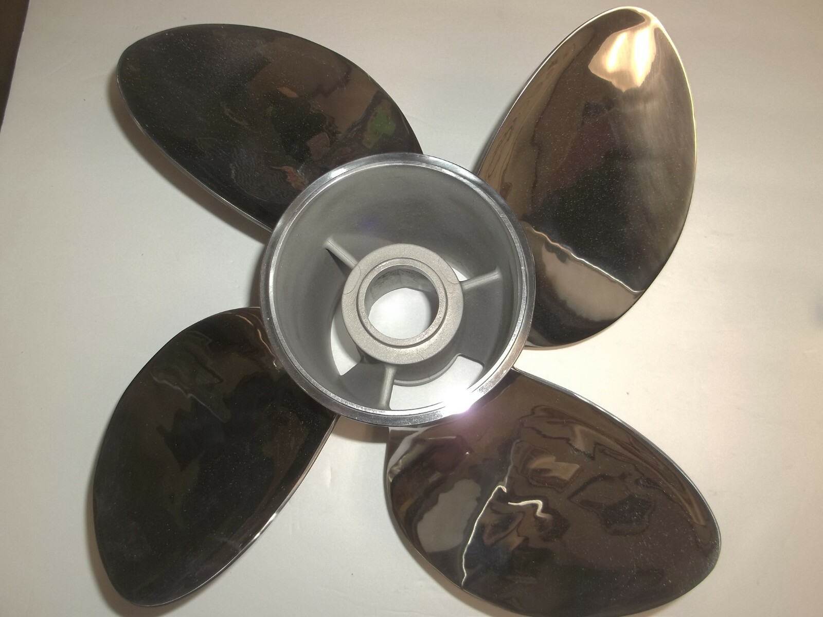 MERCRUISER ALPHA BRAVO 1 STAINLESS STEEL 4 BLADE PROPELLER PROP 14 1/8 X 19P