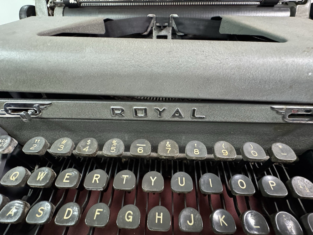 Antique 1952 Royal Arrow Typewriter Tested & Working