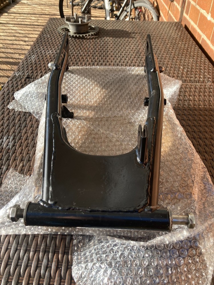Suzuki GT185  Swingarm