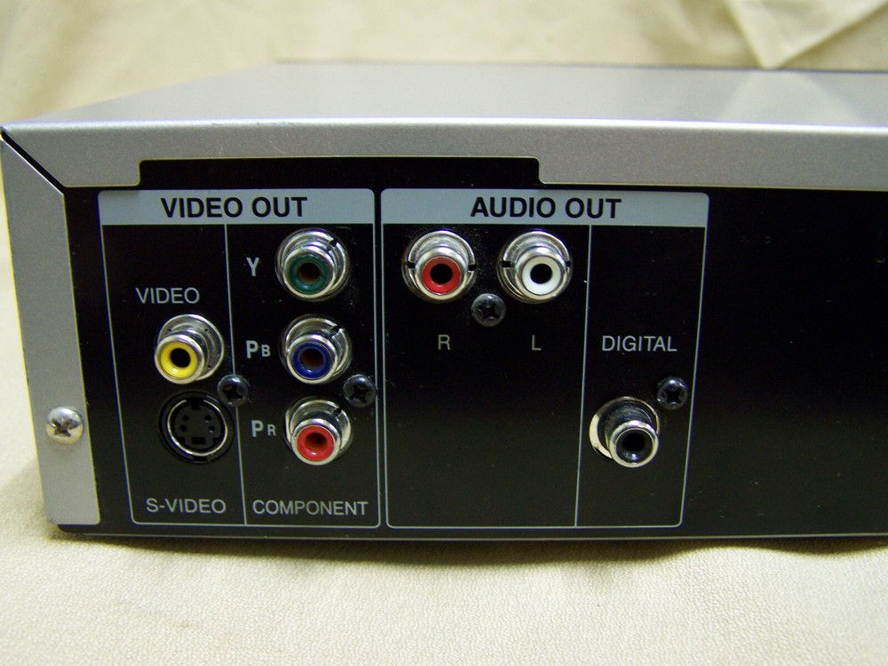 Sharp DV-740U Digital Video DVD Player