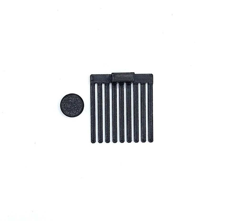 Magnetic aquarium leaf holder for shrimp and betta fish