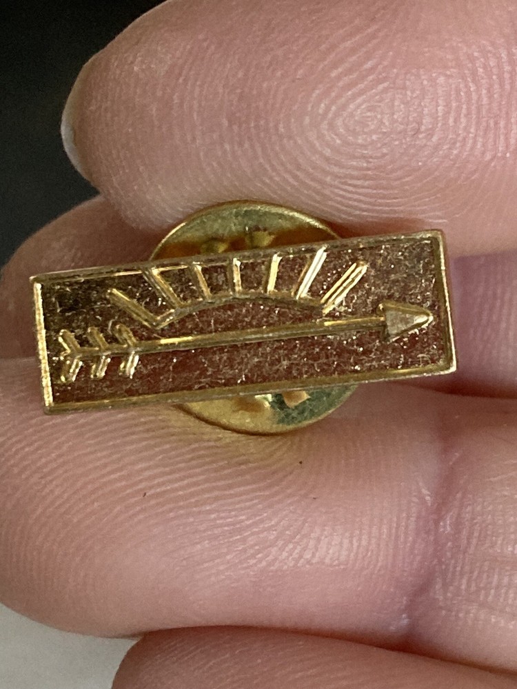 Arrow Sunrise Lapel Pin EUC K533